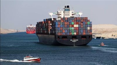 تراجع ملحوظ في أعداد السفن المارة بقناة السويس بنسبة 49%