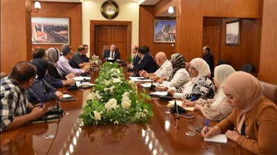 محافظ بورسعيد يوجه بتكثيف الجهود للارتقاء بـ نظافة الأحياء