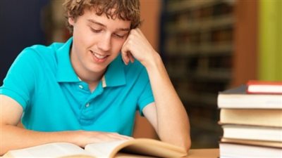 كيفية الجلوس أثناء المذاكرة لتجنب آلام الظهر؟