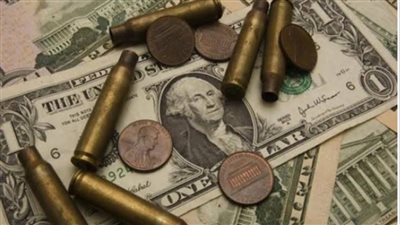 هل يتأثر سعر الصرف بـ «اقتصاد الحرب»؟