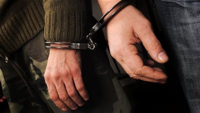 كواليس سقوط شخصين بتهمة الإتجار في المواد المخدرة بالجيزة 