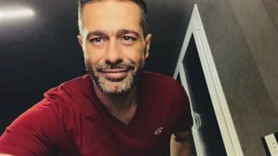 نجوم الفن ينعون صديقهم الشاعر أحمد علي موسى.. من بينهم عمرو دياب