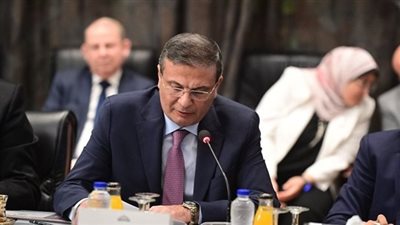 وزير الزراعة يستعرض خطط استصلاح الوضع الزراعي بـ مصر