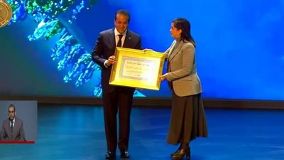 بحضور السيسي.. وزير الصحة يتسلم شهادة خلو مصر من وباء الملاريا