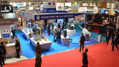 فرنسا تطالب دول العالم بوقف تسليم الأسلحة لإسرائيل