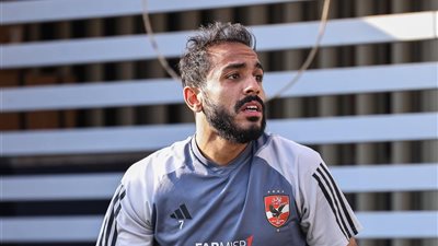 تيشرت لطفل وآخر لمشجع.. ماذا فعل كهربا قبل أزمته مع كولر؟