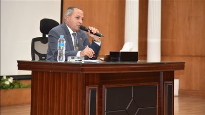 استعداداً للأمطار .. محافظ بورسعيد يوجه باتخاذ التدابير اللازمة لمواجهة التقلبات الجوية