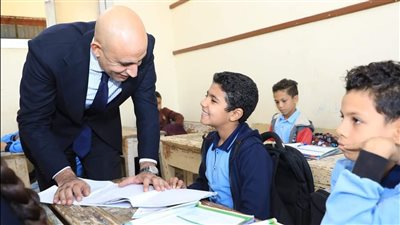 وزير التعليم يتفقد انتظام الدراسة بمدارس البحيرة