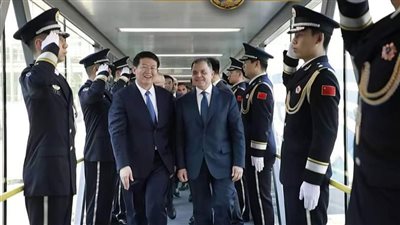 وزير الداخلية يبحث سبل تطوير التعاون الأمني مع نظيره الصيني