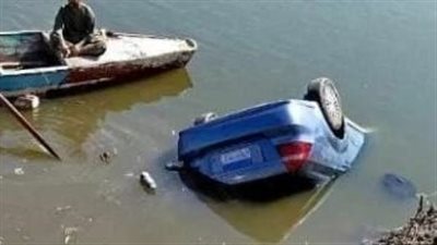 انقلاب سيارة بترعة المريوطية يصيب ربة منزل وأطفالها