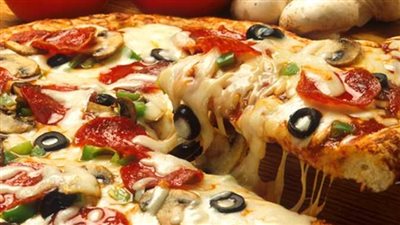 أسهل طريقة لتحضير البيتزا الإيطالي في المنزل