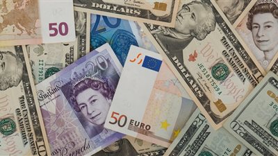 سقوط أباطرة العملة الصعبة في قبضة الأمن خلال حملات مكثفة بالمحافظات 