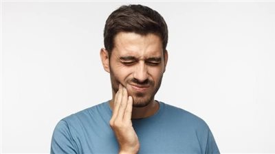 أسباب حساسية الأسنان وطرق علاجها الفعالة