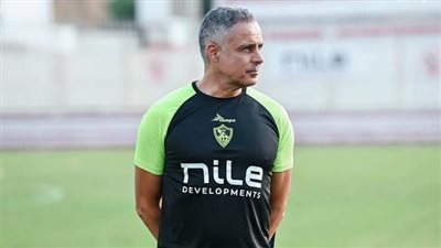 اجتماع جوميز والجزيري قبل مواجهة النصر الليبي في مباراة اعتزال خالد حسين