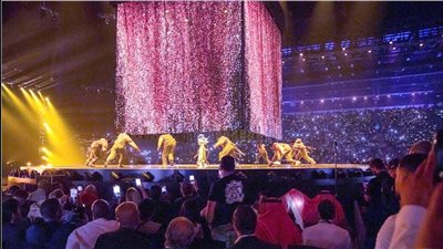 جدلاً واسعًا حول السعودية بعد استخدام مجسم للكعبة في موسم الرياض