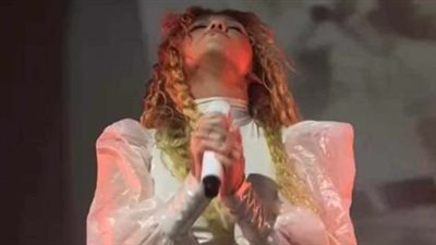 غضب يجتاح السوشيال ميديا بعد ظهور مطربة ترتدي سيف الإمام علي بالرياض