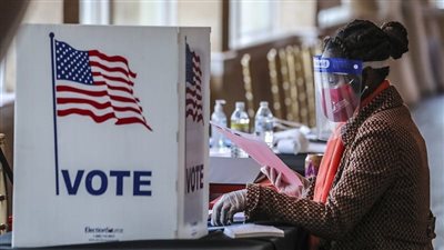تحقيقات في تهديدات بوجود قنابل في مراكز فرز الأصوات بولايات أمريكية