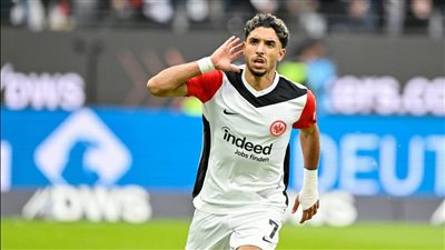 بايرن ميونخ ينسحب من الصراع على ضم عمر مرموش.. تفاصيل