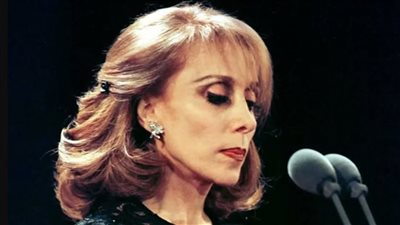 الرئيس الفرنسي يهنئ فيروز بعيد ميلادها الـ90: صوتك يطيب القلوب