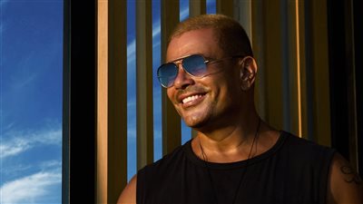 مفاجأة صادمة.. حيثيات الحكم على عمرو دياب بتهمه صفع شاب