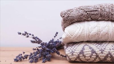 نصائح سهلة لتنظيف ملابسك الشتوية وإزالة البقع والحفاظ على أناقتها