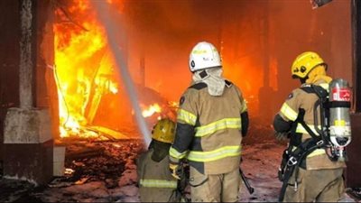 الدفع بسيارات إطفاء للسيطرة على حريق هائل فى مبنى بشارع رمسيس