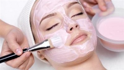 أفضل الوصفات الطبيعية لترطيب بشرتك في الشتاء: احصلي على نعومة كالحرير