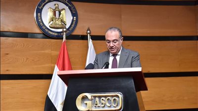 وزير العمل يُسلم عقود وظائف لذوي همم ويؤكد حماية الفئات الأكثر احتياجًا