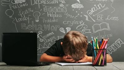 طفلك عنده ديسلكسيا؟ 3 نصائح ذهبية لتسهيل المذاكرة ومواجهة عسر القراءة