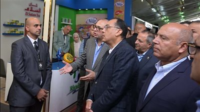 خلال تفقده معرض «صُنع في بورسعيد».. رئيس الوزراء يستمع لمسؤولين الشركات