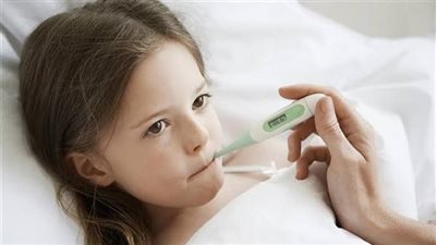 حسام موافي يحذر: هذه الأعراض تشير إلى إصابة طفلك بحمى البحر المتوسط