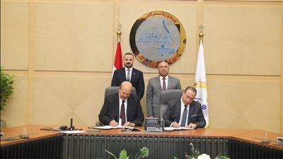 لأول مرة في مصر.. النقل توقع اتفاقية لمشروع تخريد السفن بدمياط