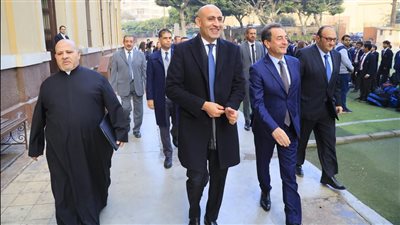 بمشاركة السفير الفرنسي.. وزير التعليم يتابع انتظام الدراسة بمدرسة العائلة المقدسة بالقاهرة