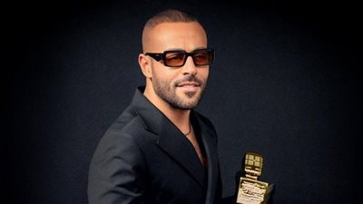 تامر عاشور يعبر عن سعادته بعد حصله على جائزة أفضل أغنية 