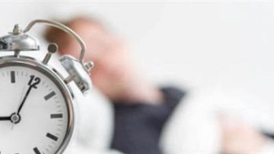 كيف تحظى بعون الملائكة للاستيقاظ لصلاة الفجر؟.. علي جمعة يقدم نصائح ذهبية