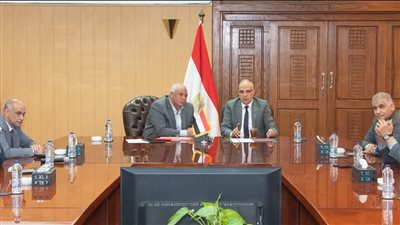 وزير الري يبحث موقف وضوابط استخدام المياه الجوفية بمحافظة الوادي الجديد