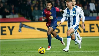 ليجانيس يصعق برشلونة بهدف في الشوط الأول من الدوري الإسباني