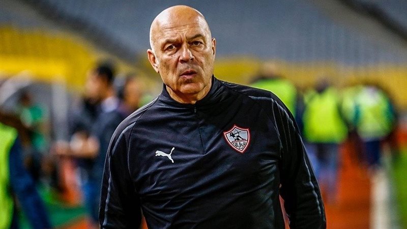 جروس يصل القاهرة لتولي تدريب الزمالك ومتابعة مباراة المصري بالمدرجات