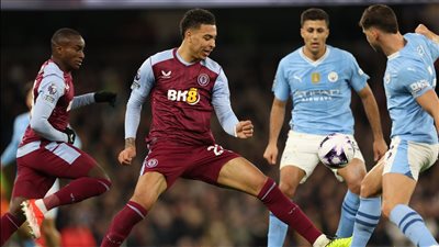 أستون فيلا يهزم مانشستر سيتي ويزيحه من المربع الذهبي بالدوري الإنجليزي