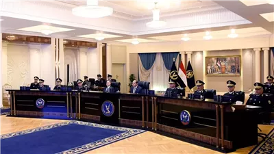 الرئيس السيسي يتابع الطلاب المتقدمين للالتحاق بكلية الشرطة