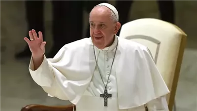في رسالة عيد الميلاد.. بابا الفاتيكان يندد بالسلام ووقف الحروب حول العالم
