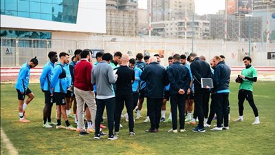 جروس يعقد جلسة مع لاعبى الزمالك قبل مواجهة فاركو: يجب تحقيق الفوز 