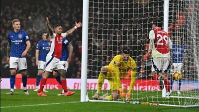 أرسنال يتغلب على إيبسويتش تاون بصعوبة بالدوري الإنجليزي الممتاز