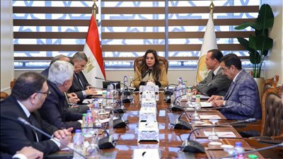 الحكومة تستعرض التوسع في نموذج «سوق اليوم الواحد» لزيادة المعروض