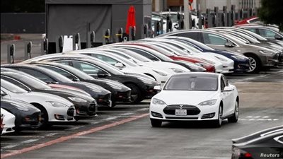 عطل خطير يضرب تسلا وتسحب أكثر من 230 ألف سيارة