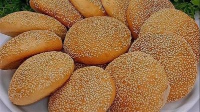 القرص بالعجوة والسمسم بمذاق لذيذ.. طريقة التحضير والخطوات