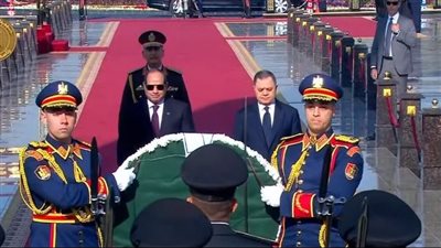 الرئيس السيسي يتوسط صورة تذكارية مع قيادات الداخلية بمناسبة عيد الشرطة الـ73