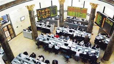 مؤشرات البورصة تتراجع بختام تعاملاتها.. بضغط من بيع المؤسسات الأجنبية