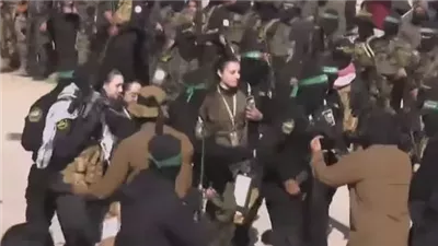 بالزى العسكرى.. الصليب الأحمر يتسلم الأسيرات الإسرائيليات من حماس