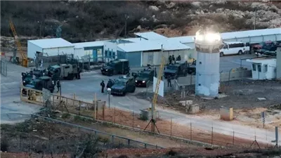 الأسرى الفلسطينيين المحررين من سجون الاحتلال يصلون منازل عوائلهم